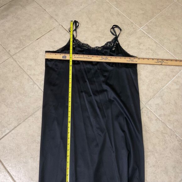 VASSARETTE 44/26 Full Slip Dress Nylon Black Lace Trim Lingerie adj. straps USA - Picture 6 of 10